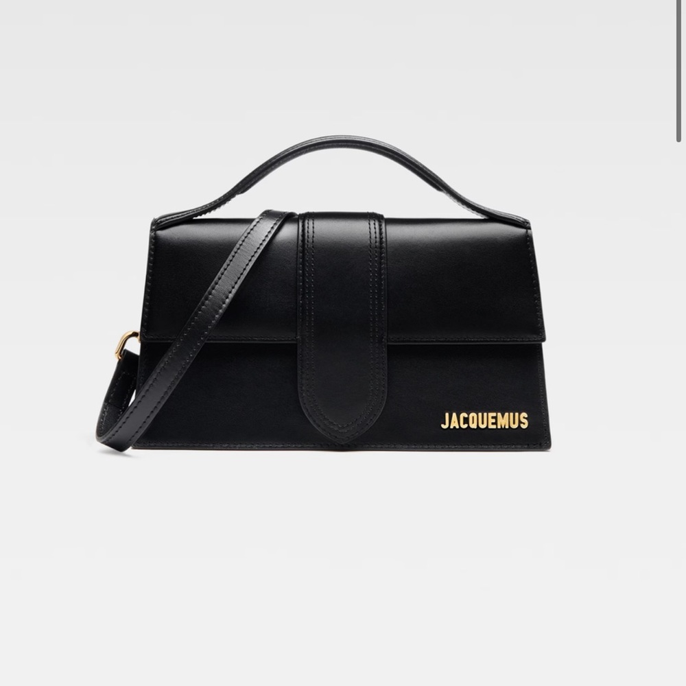LES CLASSIQUES “Le grand bambino” bag
Handbag with adjustable crossbody strap.